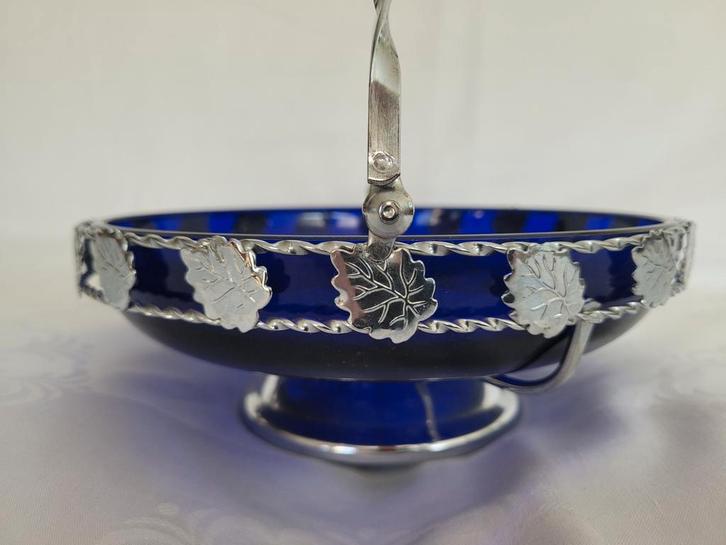 Kobaltblauwe glazen schaal met metalen montuur ca 20 cm., Antiek en Kunst, Antiek | Schalen, Ophalen of Verzenden