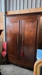 Franse kersenhouten linnenkast met messing slotplaten, Ophalen