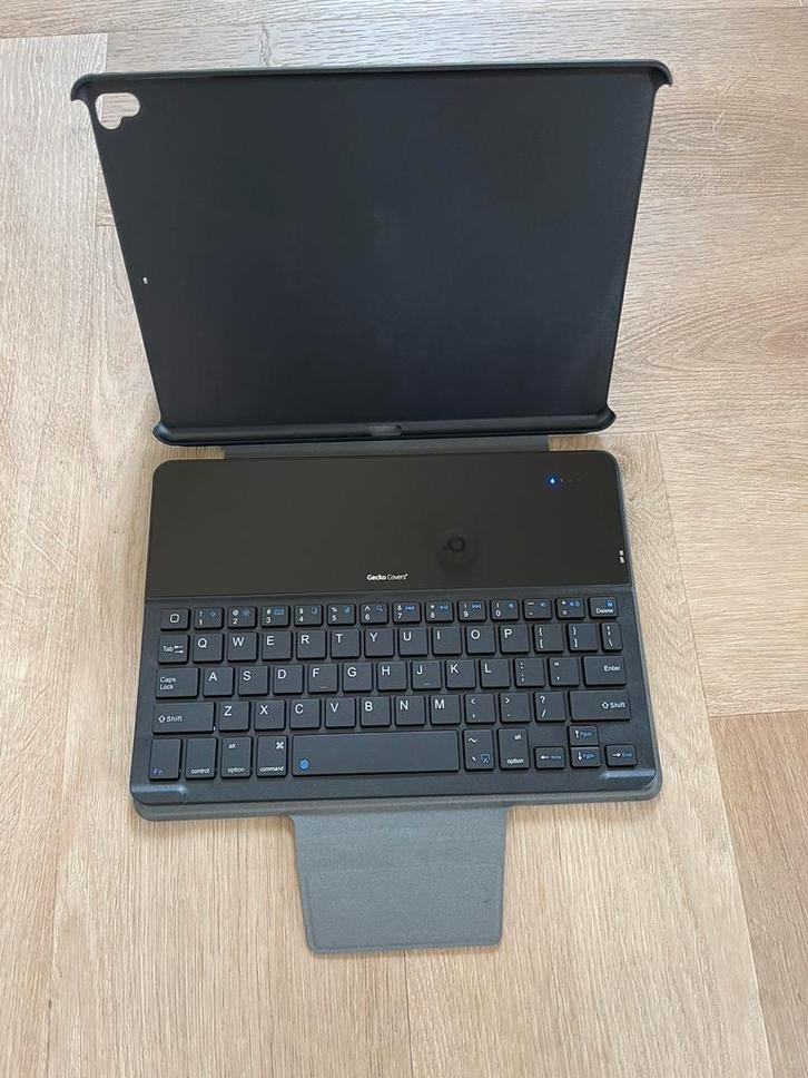 Apple iPad 9.7 (2017/2018) Keyboard Cover (QWERTY), Computers en Software, Tablet-hoezen, Nieuw, Bescherming voor- en achterkant