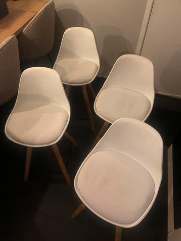 Gratis stoelen. 60 cm zithoogte! 4 stuks. Voor hoge tafel beschikbaar voor biedingen