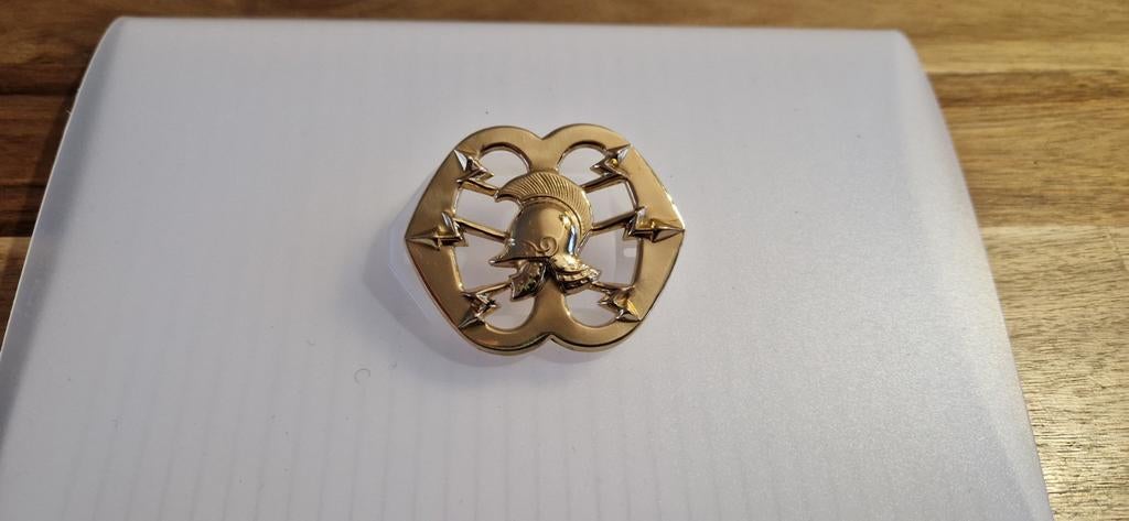 Baretembleem Verbindingsdienst, Verzamelen, Militaria | Algemeen, Ophalen of Verzenden, Landmacht, Nederland, Embleem of Badge