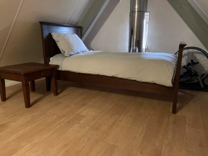 Houten eenpersoonsbed, Huis en Inrichting, Slaapkamer | Bedden, Gebruikt, Eenpersoons, 90 cm, 200 cm, Hout, Bruin, Ophalen of Verzenden