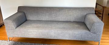 Design on Stock, Bloq bank en hocker beschikbaar voor biedingen