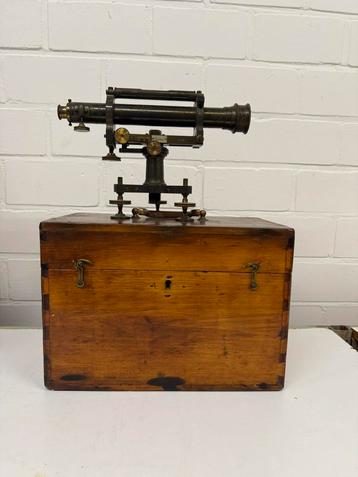 Antiek waterpas toestel instrument waterpas gereedschap beschikbaar voor biedingen