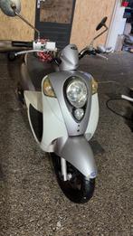 Nette SYM Mio snor 25kmpu, Fietsen en Brommers, Scooters | SYM, 49 cc, Zo goed als nieuw, Benzine, Maximaal 25 km/u