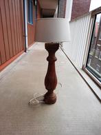 Te koop ,een mooie baluster lamp,hoogte is 74,5 hoog., Huis en Inrichting, Lampen | Vloerlampen, Ophalen