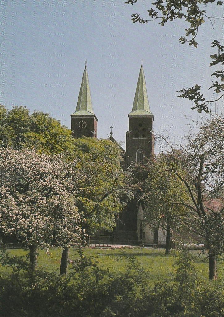 AMSTENRADE Kerk, Verzamelen, Ansichtkaarten | Nederland, Ongelopen, Limburg, 1980 tot heden, Verzenden