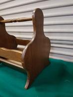 Krantenbak van massief donker gekleurd eikenhout, Verzamelen, Ophalen of Verzenden