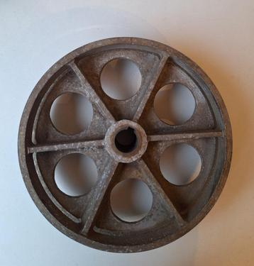 Oud Aandrijfwiel (?) 22,5 cm diameter  beschikbaar voor biedingen