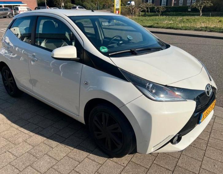 Zuinige Toyota Aygo 1.0 12V VVT-i X PLAY WIT 2016 5 deurs, Auto's, Toyota, Particulier, Aygo, Achteruitrijcamera, Airconditioning