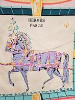 Originele zeldzame vintage Hermès carré sjaal “Les Harnais”, Hermès, Ophalen of Verzenden, Zo goed als nieuw, Sjaal