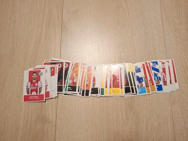 Plus voetbalplaatjes 2026, Verzamelen, Supermarktacties, Plus, Ophalen