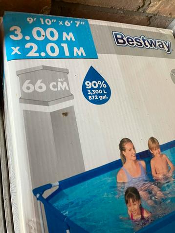 Bestway zwembad inclusief pomp t.e.a.b. beschikbaar voor biedingen