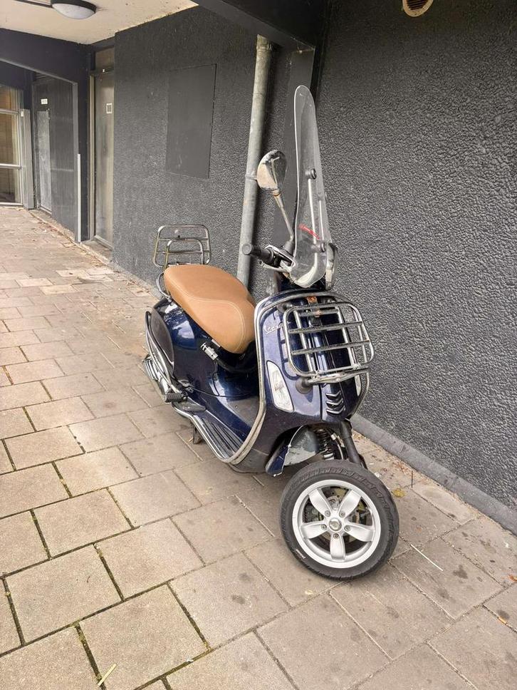 Vespa primavera MOET NU WEG!, Fietsen en Brommers, Scooters | Vespa, Zo goed als nieuw, Overige modellen, Maximaal 45 km/u, Benzine