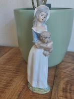 Vintage retro Porselein beeldje Vrouw/hond valencia, Ophalen of Verzenden, Zo goed als nieuw, Dier