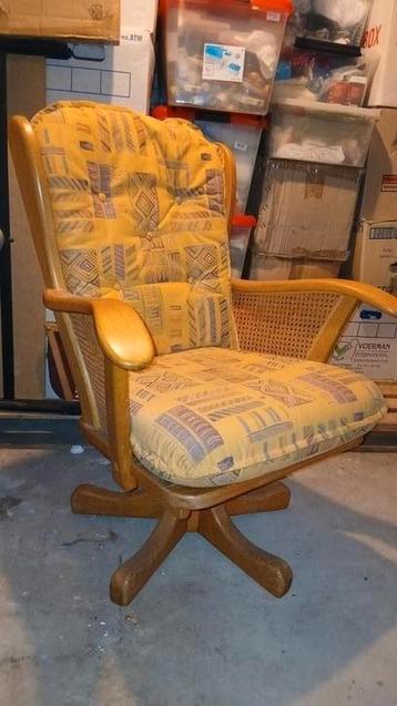 Lichtgrenen draai fauteuil  beschikbaar voor biedingen
