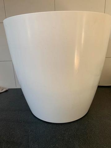 Grote witte bloempot 33x36 kunsstof beschikbaar voor biedingen