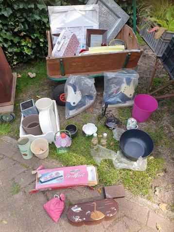 Hele partij met rommelmarkt spullen/leuke handel beschikbaar voor biedingen