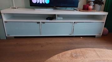 TV Meubel met Push-to-Open Deuren beschikbaar voor biedingen