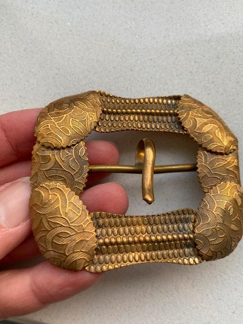Oude goudkleurige gesp misschien klederdracht streekdracht, Antiek en Kunst, Curiosa en Brocante, Ophalen of Verzenden