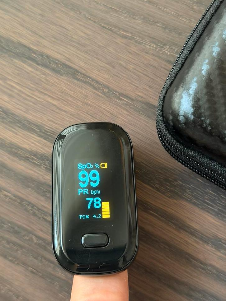 Oximeter SpO2 Hartslag – Pulse Meter via Vinger – Als Nieuw, Sport en Fitness, Hartslagmeters, Zo goed als nieuw, Overige merken