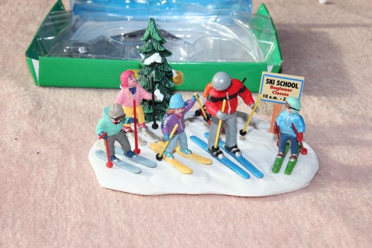 table accent Lemax Ski School met skiles, Diversen, Kerst, Gebruikt, Ophalen of Verzenden