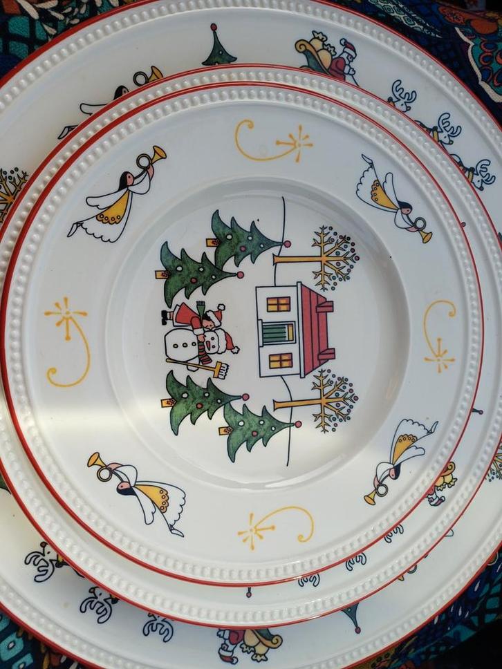 Wedgwood Christmas Servies Windsor 5 delig borden  mokje, Huis en Inrichting, Keuken | Servies, Zo goed als nieuw, Compleet servies