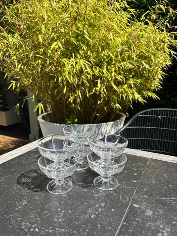 Franse ijscoupes glas,vintage,zgan beschikbaar voor biedingen