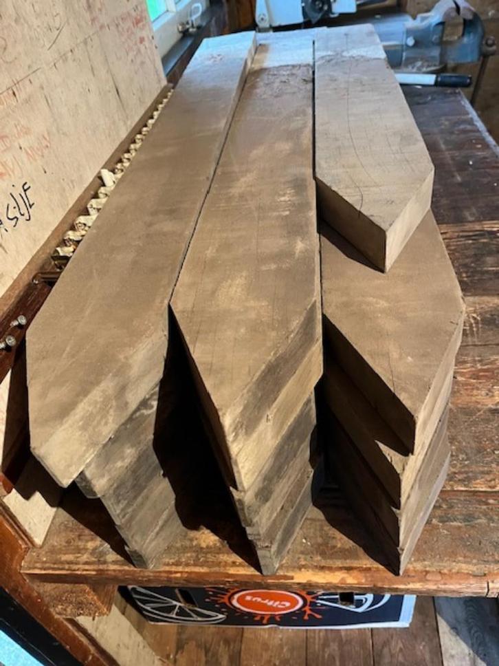 15 hardhouten piketten (azobé / bangkirai) prijs is per stuk, Tuin en Terras, Palen, Balken en Planken, Gebruikt, Palen, Minder dan 180 cm