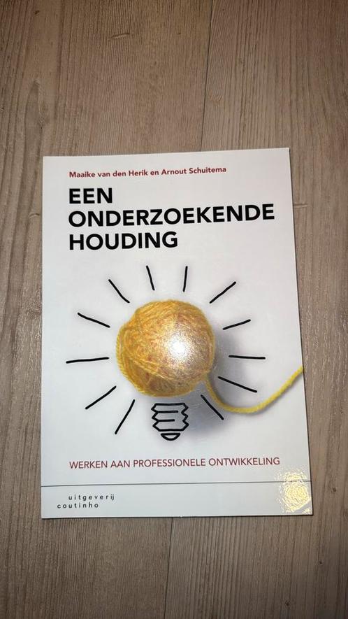 Maaike van den Herik - Een onderzoekende houding, Boeken, Schoolboeken, Zo goed als nieuw, Nederlands, Overige niveaus, Ophalen of Verzenden