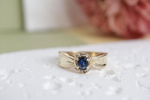 14 Karaat Gouden Ring met Saffier en Diamanten, Sieraden, Tassen en Uiterlijk, Ringen, Zo goed als nieuw, Dame, 18 tot 19, Goud
