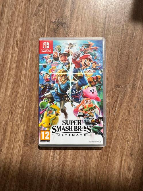 Super Smash Bros. Ultimate - Nintendo Switch, Spelcomputers en Games, Games | Nintendo Switch, Zo goed als nieuw, Vechten, 3 spelers of meer