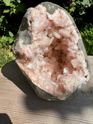 Heulandiet geode beschikbaar voor biedingen