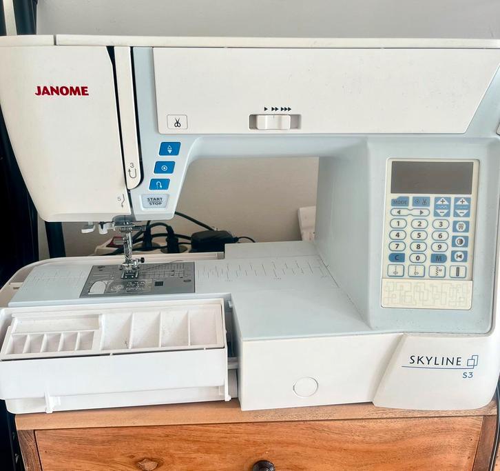 Janome Skyline S3 Naaimachine - Topstaat!, Hobby en Vrije tijd, Naaimachines en Toebehoren, Zo goed als nieuw, Naaimachine, Janome