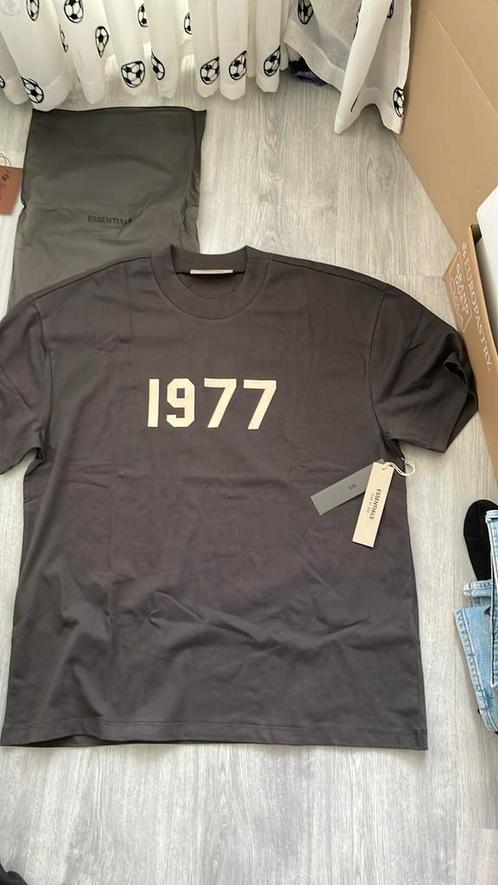 ESSENTIALS 1977, Kleding | Heren, T-shirts, Zo goed als nieuw, Maat 48/50 (M), Zwart, Ophalen of Verzenden