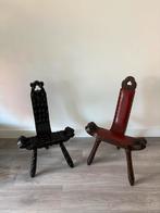 Brutalist stoelen handgesneden op driepoot, Ophalen, Gebruikt, Twee