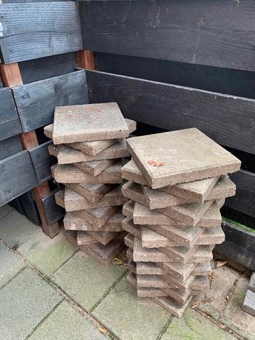 Gratis tegels beschikbaar voor biedingen