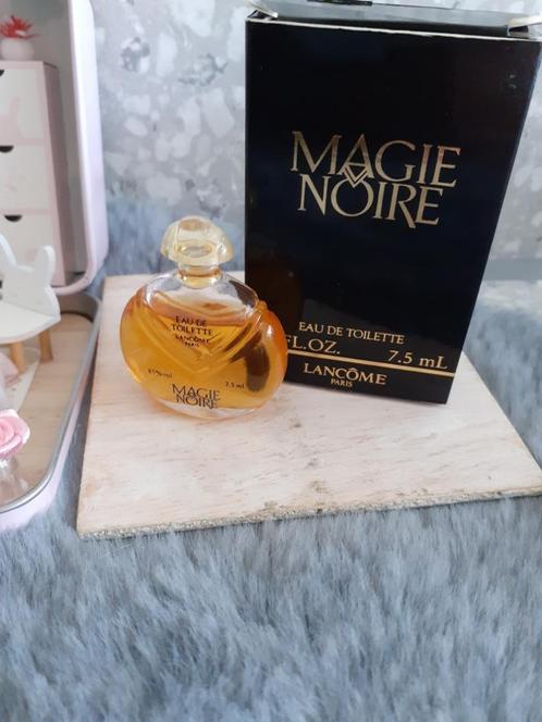 parfumminiatuur met doosje magie noir by lancome, Verzamelen, Parfumverzamelingen, Zo goed als nieuw, Miniatuur, Gevuld, Ophalen