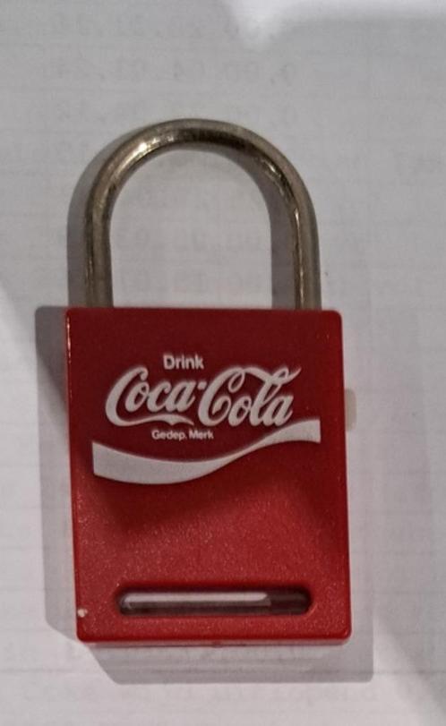 Coca-Cola Sleutelhanger met slotje, Verzamelen, Merken en Reclamevoorwerpen, Gebruikt, Gebruiksvoorwerp, Ophalen of Verzenden