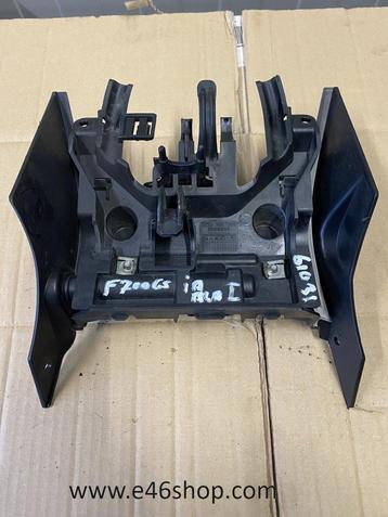 PLASTIC KAP / HOUDER ABS POMP BMW F700GS OE 7687666 beschikbaar voor biedingen