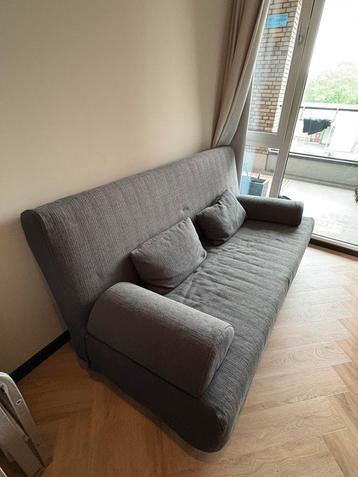 Slaapbank grijs 200 cm lang en 140 cm breed beschikbaar voor biedingen