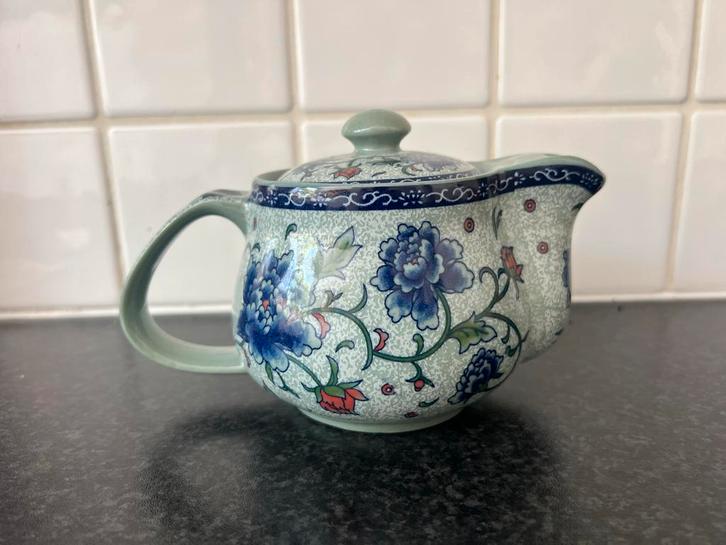 Theepot met Bloemmotief, Huis en Inrichting, Keuken | Servies, Nieuw, Overige typen, Overige stijlen, Keramiek, Ophalen of Verzenden