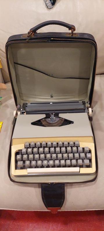 Typemachine vintage beschikbaar voor biedingen