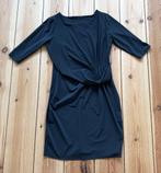 Jurk MOQ - Grijs Antraciet Travel - Maat Medium / maat 38, Maat 38/40 (M), Ophalen of Verzenden, Zo goed als nieuw, Grijs