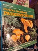 Modern Handboek Paddenstoelen - Martin Knoop, Ophalen of Verzenden, Gelezen, Martin Knoop