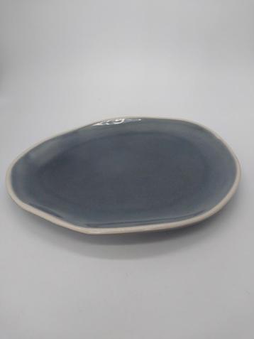 Geglazuurd stenen bord van Jewel  beschikbaar voor biedingen