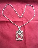 AVON ketting met hanger. Verzilverd. Jaren '70., Sieraden, Tassen en Uiterlijk, Ophalen of Verzenden, Zo goed als nieuw, Zilver