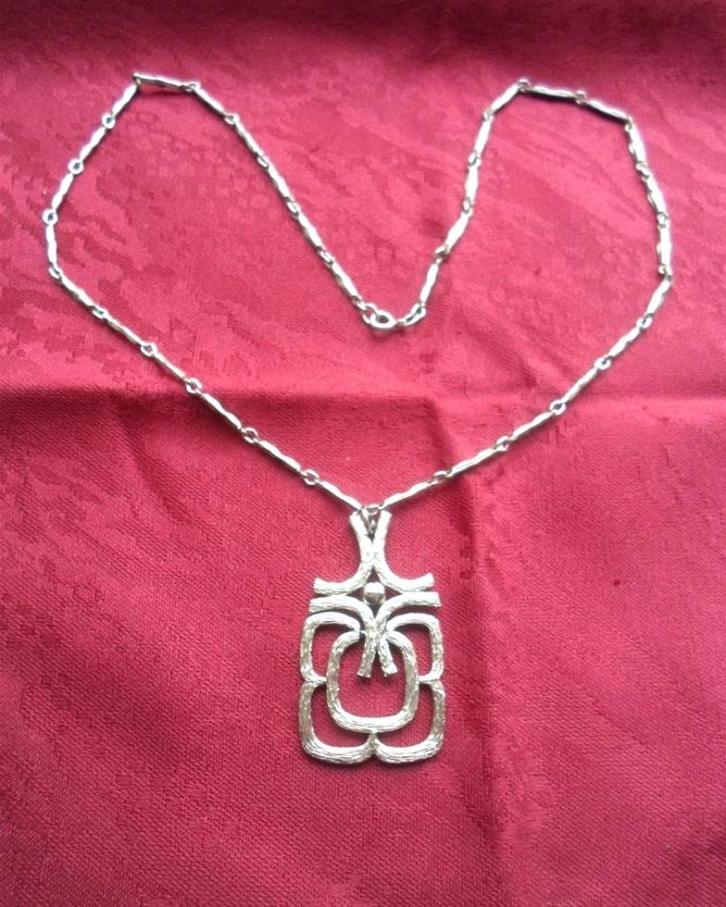 AVON ketting met hanger. Verzilverd. Jaren '70., Sieraden, Tassen en Uiterlijk, Kettingen, Zo goed als nieuw, Overige materialen