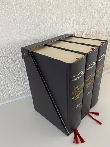 van Dale Groot woordenboek der Nederlandse Taal beschikbaar voor biedingen