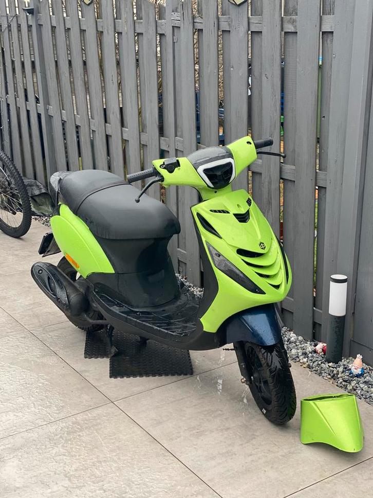 Piaggio Zip brom, Fietsen en Brommers, Scooters | Piaggio, Zo goed als nieuw, Zip, Maximaal 45 km/u, Benzine, Ophalen of Verzenden